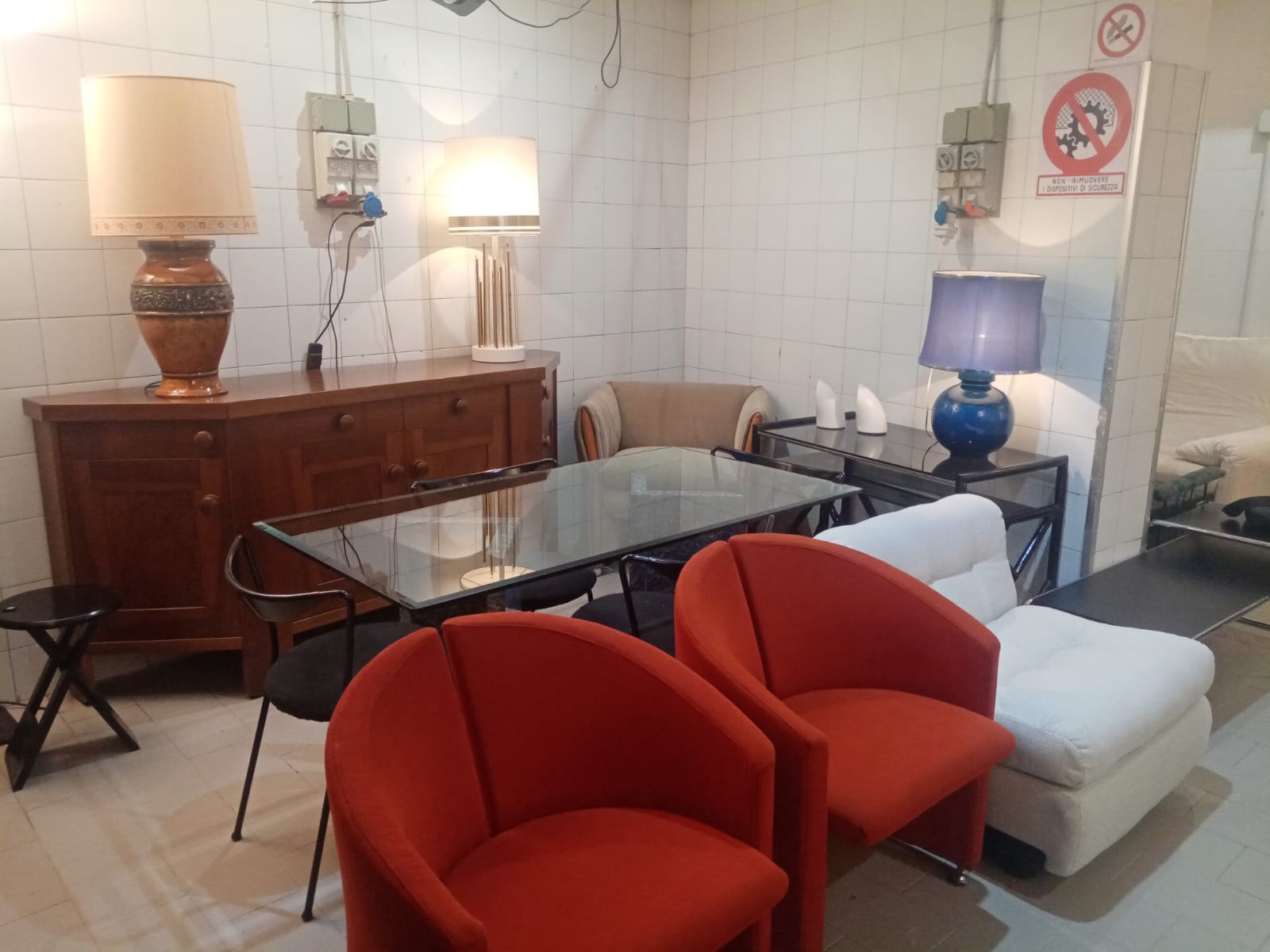 Antiquites showroom
